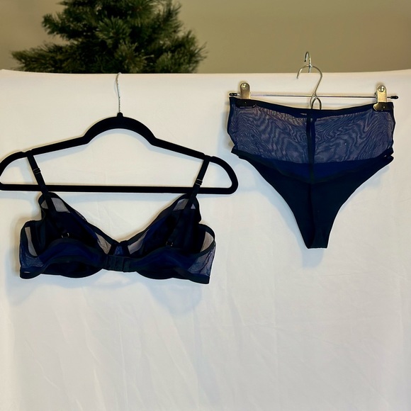 VS Unlined Underwire Demi Mesh Bra - Picture 2 of 5